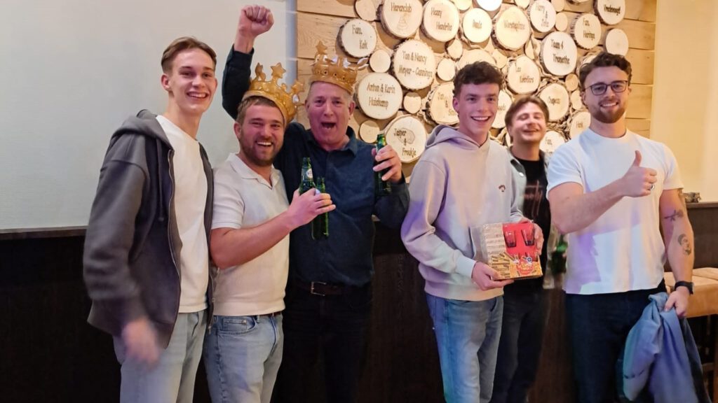 Lees meer over het artikel Team ‘Bruin Café Besselink’ winnaar Beerpong-toernooi 2024