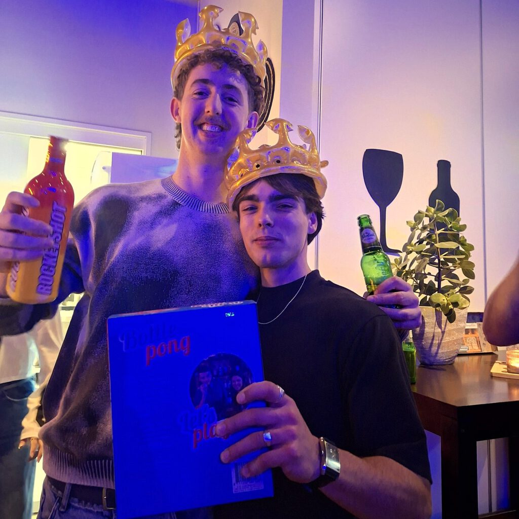 Lees meer over het artikel ‘De Jágerbombers’ winnen Beerpong toernooi